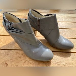 Naturalizer leather taupe tan heel booties 9.5